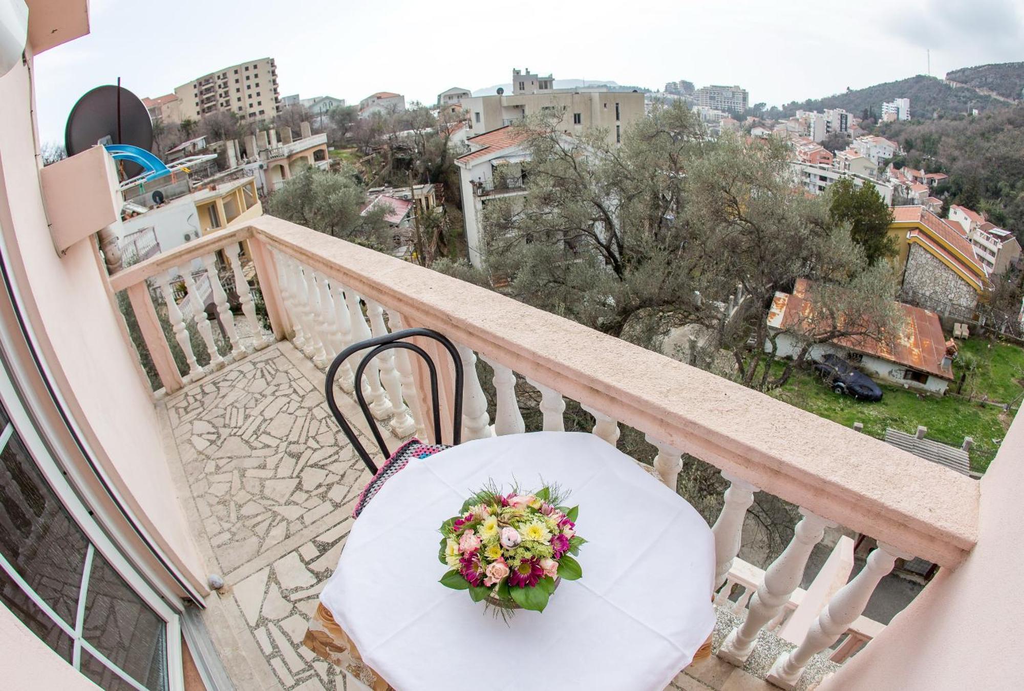 Guest House Almond Bečići Buitenkant foto