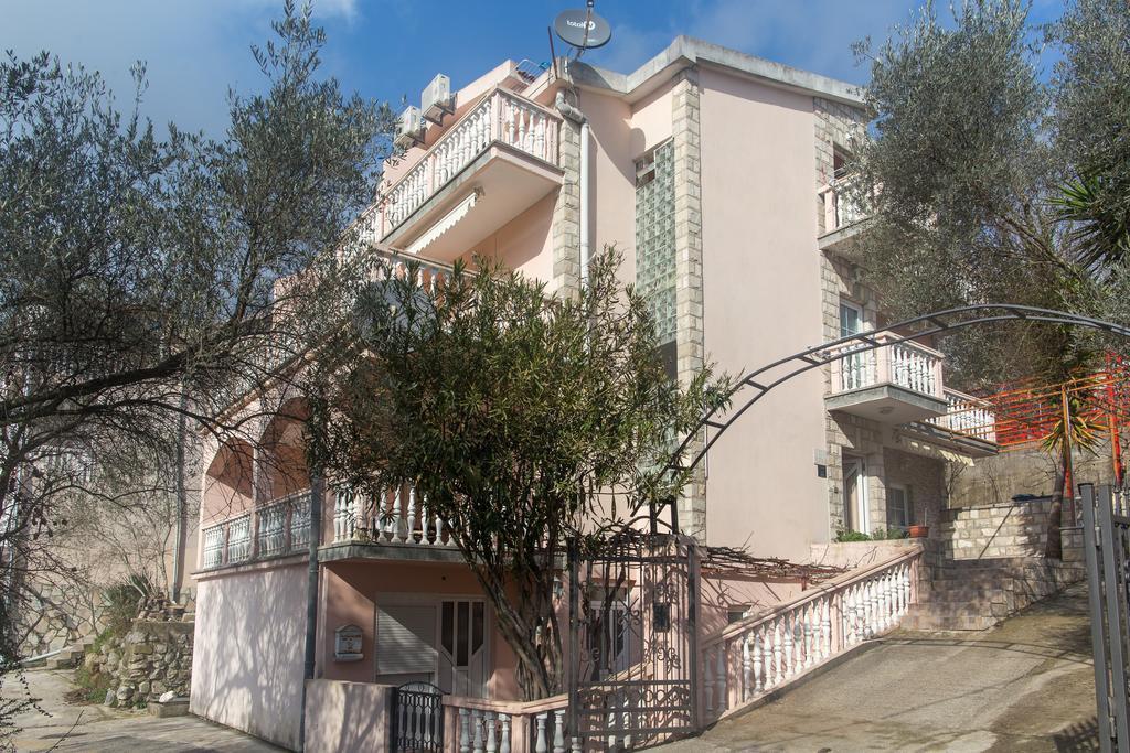Guest House Almond Bečići Buitenkant foto